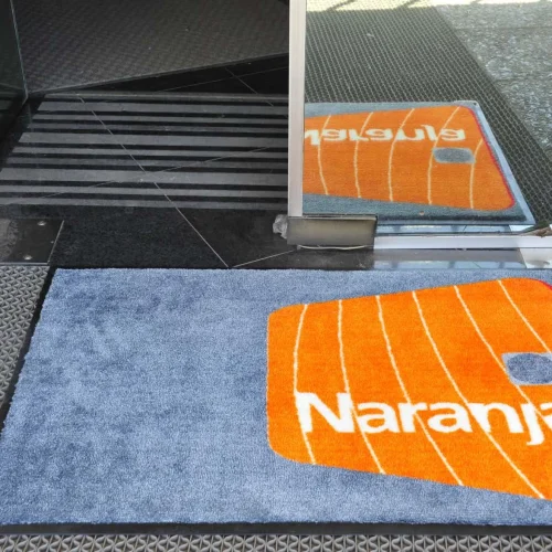 alfombra calada tarjeta naranja